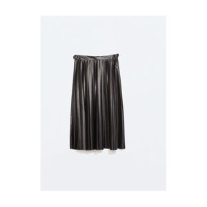 👸 zara faux leather skirt 👸